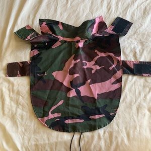2 Casual Canine Camo rain jackets & hood with Velcro adjustable closures strings